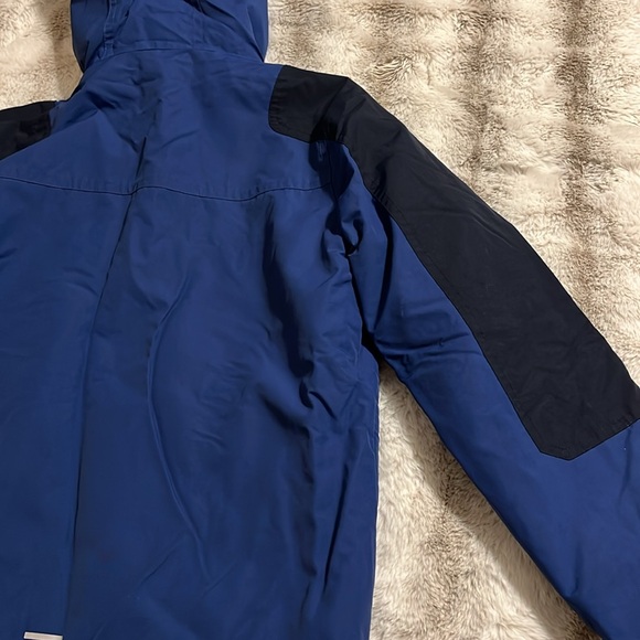 Land’s End kids size 10/12 blue/navy two tone hooded jacket with fleece lining. - Picture 4 of 8